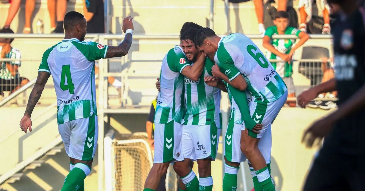 El Betis golea al Olympique de Lyon en el Trofeo Ciudad de La Línea