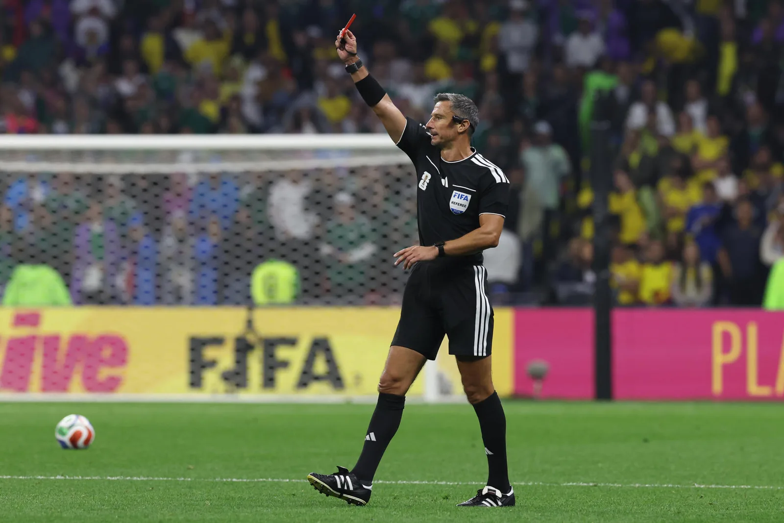 Árbitro de la final del Mundial 2026, Slavko Vincic, anuncia su retiro profesional