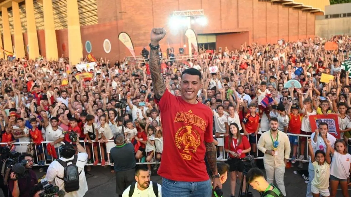 Don Benito celebra el regreso de Pedro Porro tras la victoria en el Mundial