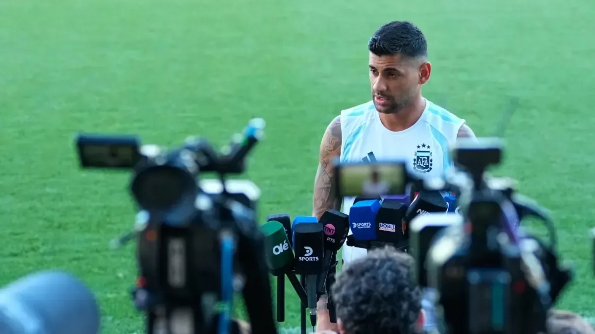 Gary Neville responde a críticas sobre defensas argentinos tras la semifinal del Mundial