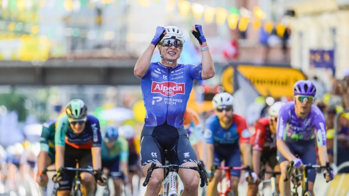 Philipsen gana al sprint en Voiron tras una etapa con sabor a clásica