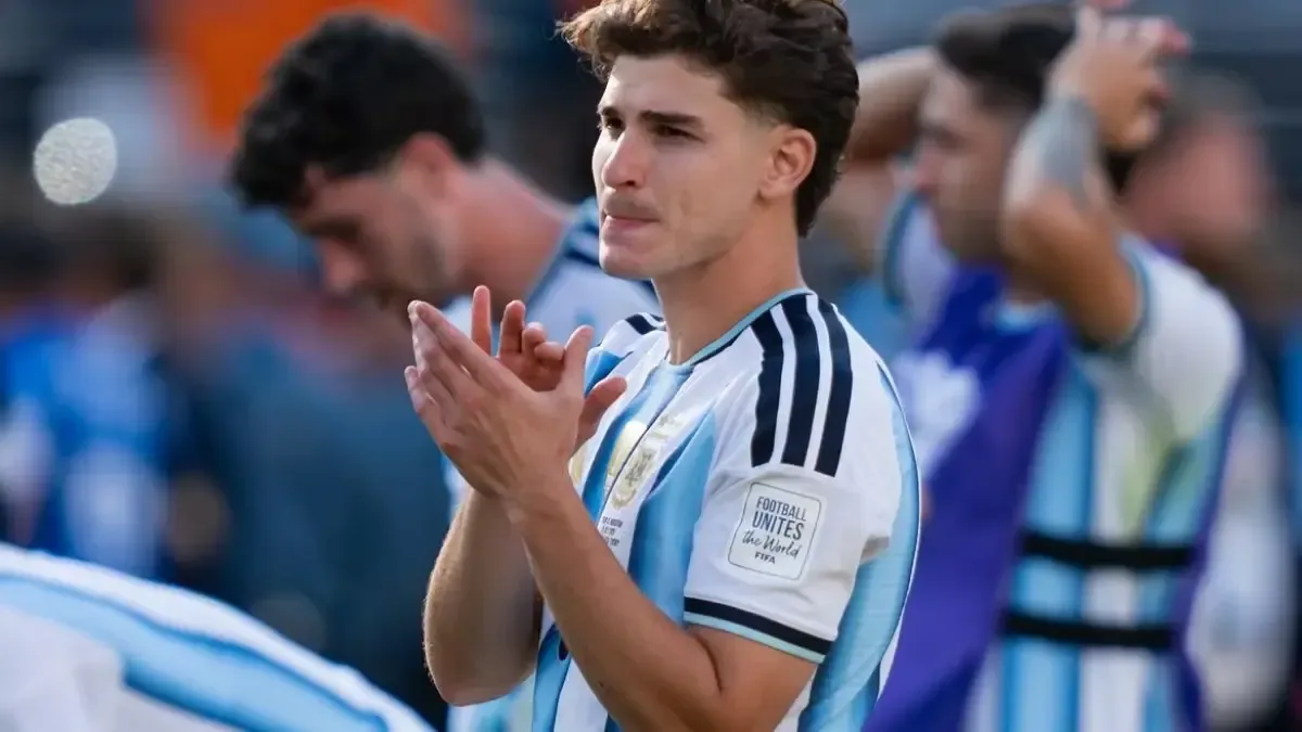 El FC Barcelona busca alternativas a Julián Álvarez ante las dificultades con el Atlético de Madrid