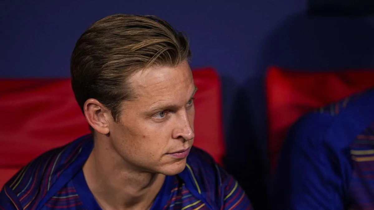 De Jong responde a informaciones falsas sobre su lesión y relaciones en el club