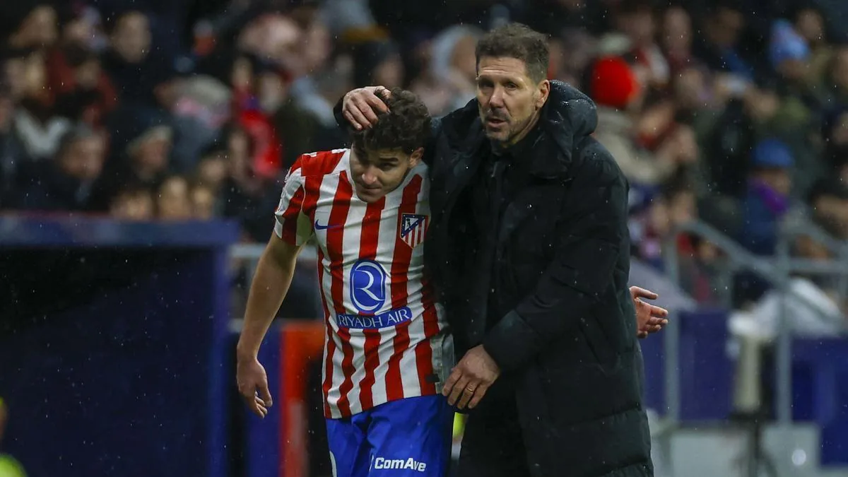 Simeone confirma que Julián Álvarez no jugará el debut liguero del Atlético ante el Málaga