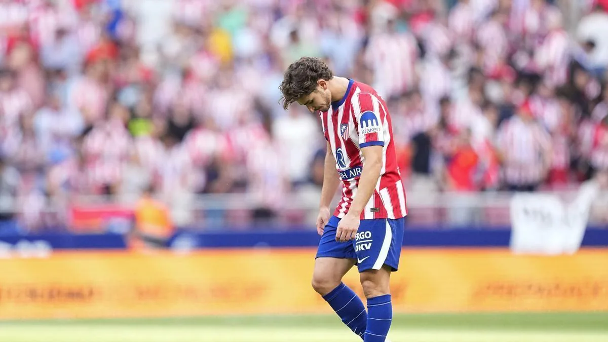 El Atlético pide a Julián Álvarez retirarse solo al vestuario tras el partido