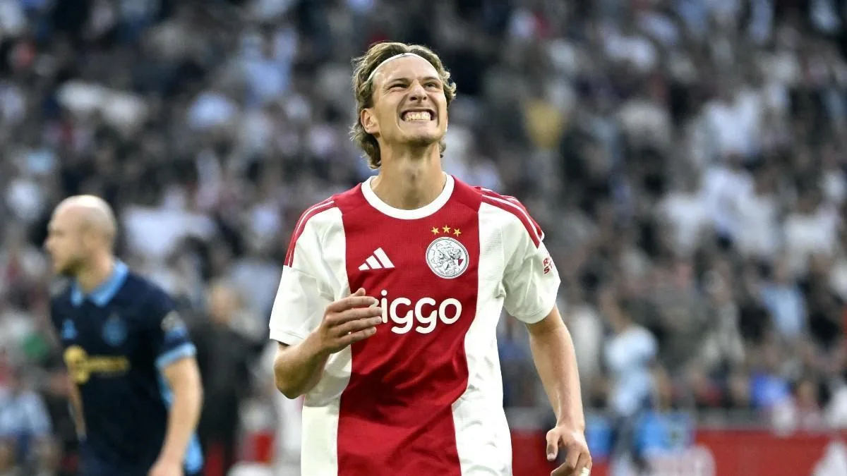 El PSG oficializa el fichaje de Mika Godts y refuerza su ataque